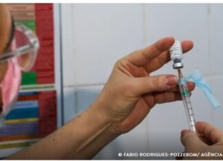 Sociedade médica alerta para baixa procura da vacina contra a dengue
