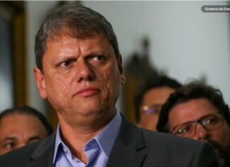 Tarcísio fez repasses de quase R$ 3 bilhões a prefeituras por apoio à venda da Sabesp